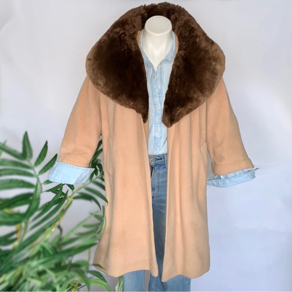 v i n t a g e :: Glamorous Soft Luxe Wool Thick Fur Collar Coat - Picture 15 of 16